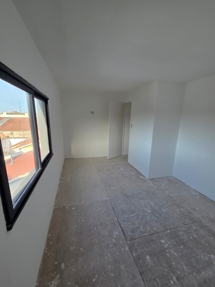 PH EN VENTA. 3 AMBIENTES A ESTRENAR. PRIMER PISO POR ESCALERA. DON BOSCO