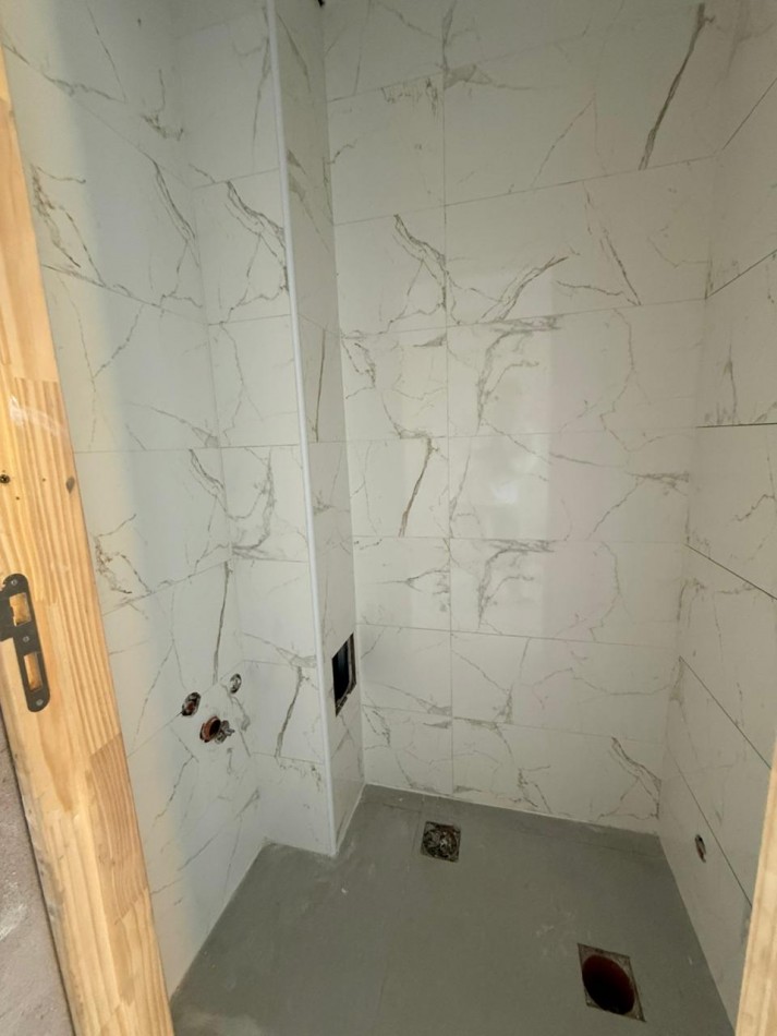 DUPLEX DE 2 AMBIENTES Y MEDIO CON COCHERA A ESTRENAR. VILLA PRIMERA