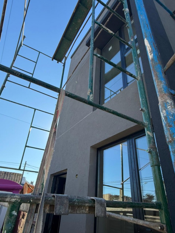 DUPLEX DE 2 AMBIENTES Y MEDIO CON COCHERA A ESTRENAR. VILLA PRIMERA