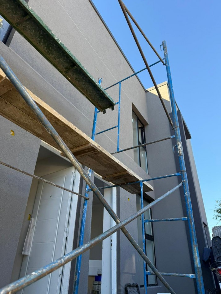 DUPLEX DE 2 AMBIENTES Y MEDIO CON COCHERA A ESTRENAR. VILLA PRIMERA