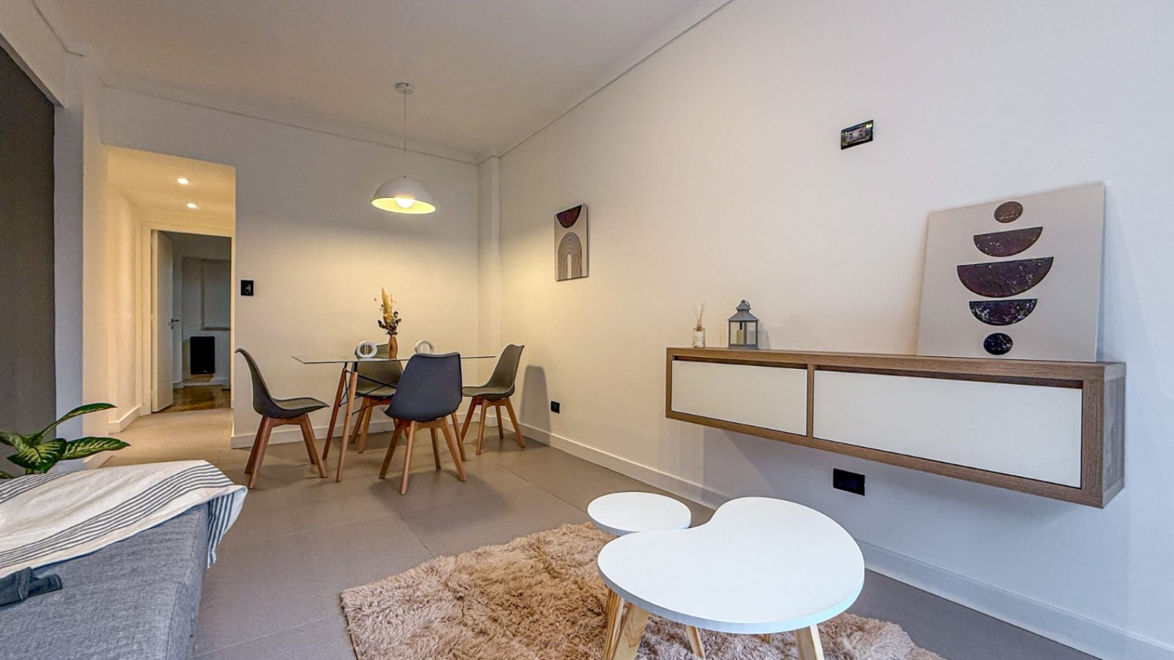 DEPARTAMENTO DE 2 AMBIENTES CON DEPENDENCIA. A LA CALLE CON BALCON.