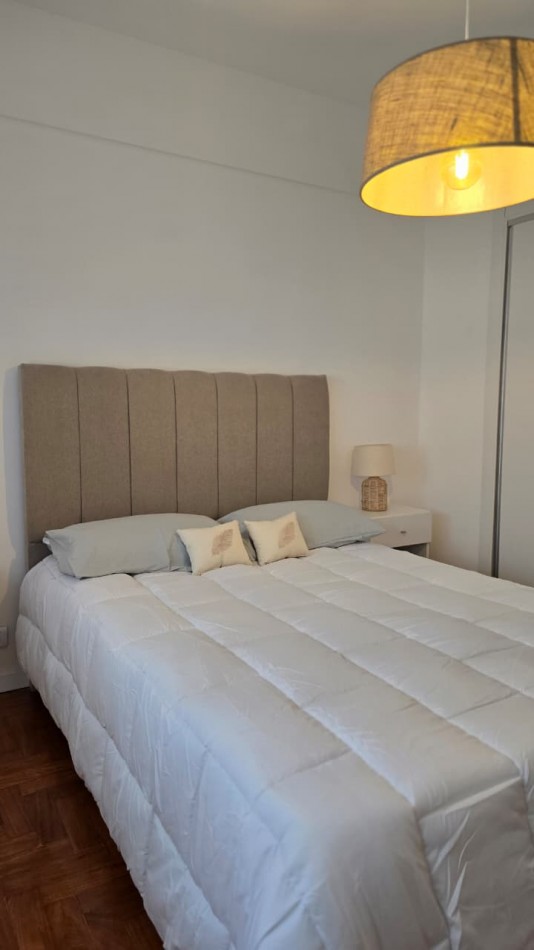 DEPARTAMENTO 2 AMBIENTES RECICLADO CON MUEBLES Y COCHERA CUBIERTA