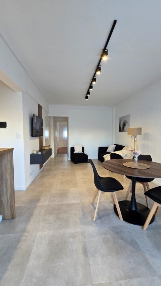 DEPARTAMENTO 2 AMBIENTES RECICLADO CON MUEBLES Y COCHERA CUBIERTA