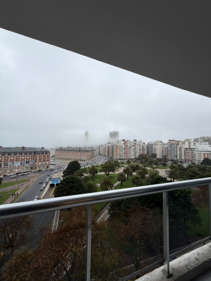 DEPARTAMENTO DE 2 AMBIENTES CON VISTA PLENA A LA PLAZA COLON Y EL MAR.