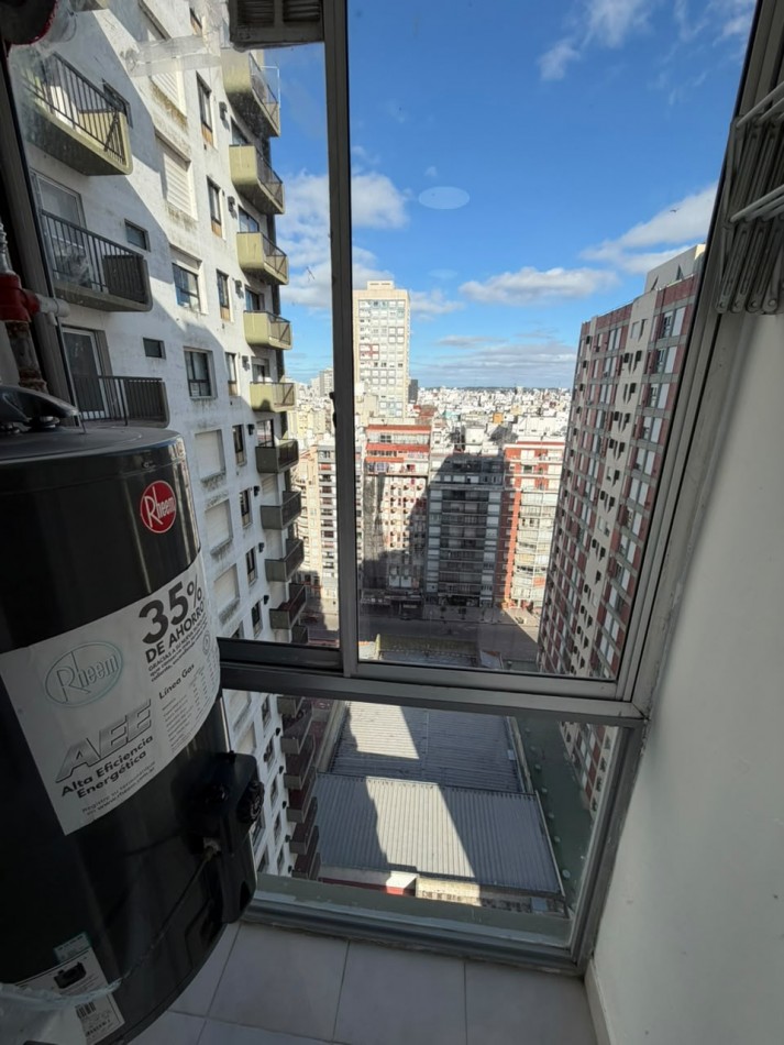 DEPARTAMENTO DE 2 AMBIENTES CON BALCON SALIENTE. VISTA PANORAMICA. COCHERA CUBIERTA