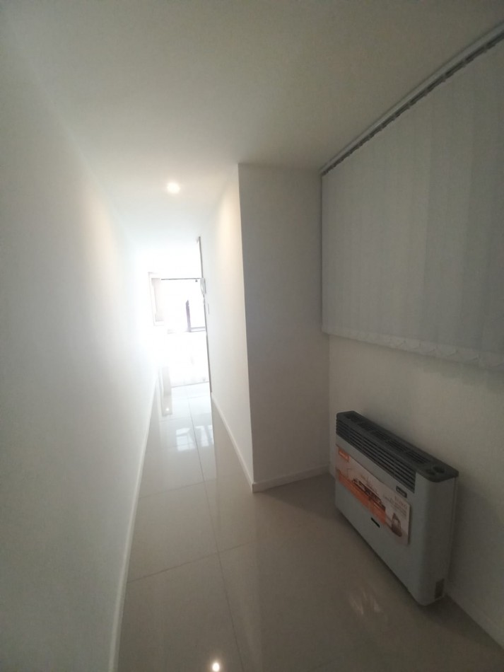 DEPARTAMENTO DE 3 AMBIENTES A LA CALLE CON BALCON SALIENTE. RECICLADO