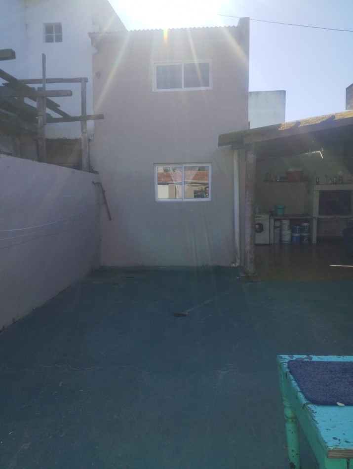 PH DE 3 AMBIENTES CON PATIO Y PARRILLA. BARRIO LAS LILAS 