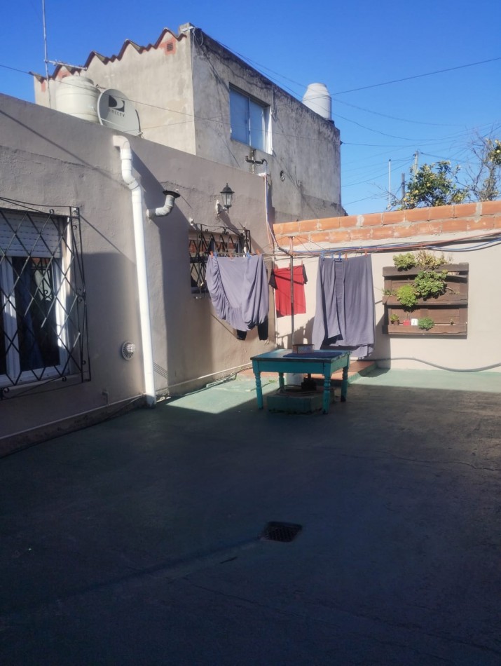 PH DE 3 AMBIENTES CON PATIO Y PARRILLA. BARRIO LAS LILAS 