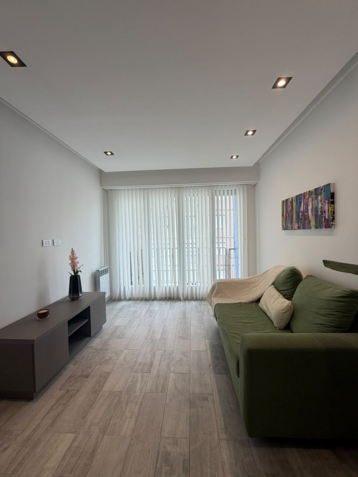 DEPARTAMENTO DE 2 AMBIENTES CON BALCON SALIENTE Y DEPENDENCIA.