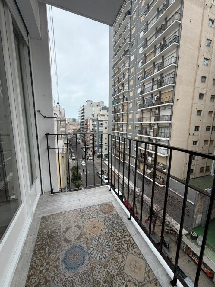 DEPARTAMENTO DE 2 AMBIENTES CON BALCON SALIENTE Y DEPENDENCIA.
