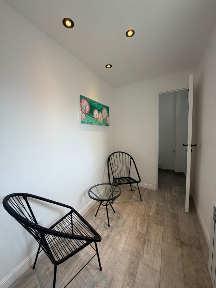 DEPARTAMENTO DE 2 AMBIENTES CON BALCON SALIENTE Y DEPENDENCIA.