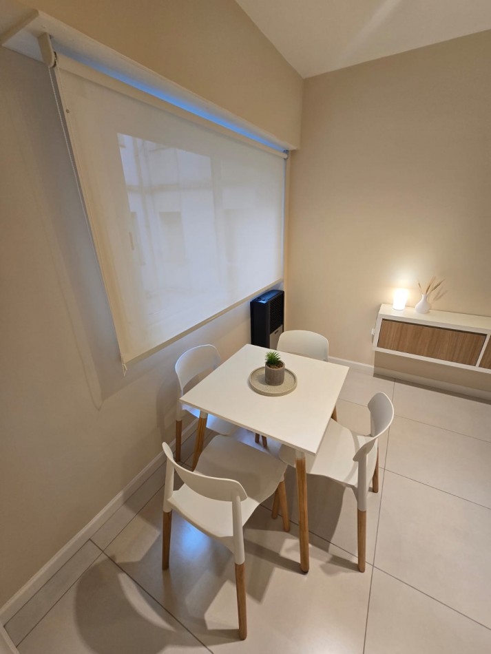 DEPARTAMENTO DE 3 AMBIENTES RECICLADO A NUEVO. CENTRICO. CON MUEBLES