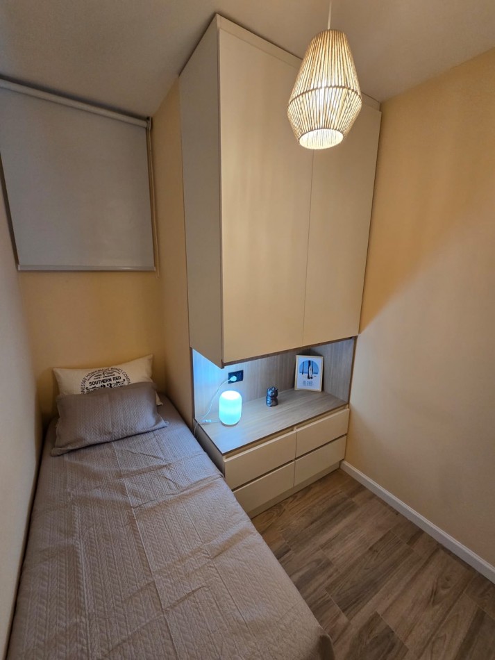 DEPARTAMENTO DE 3 AMBIENTES RECICLADO A NUEVO. CENTRICO. CON MUEBLES