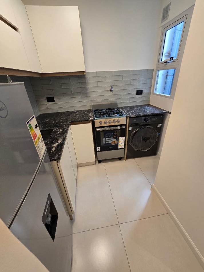 DEPARTAMENTO DE 3 AMBIENTES RECICLADO A NUEVO. CENTRICO. CON MUEBLES