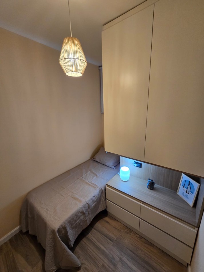 DEPARTAMENTO DE 3 AMBIENTES RECICLADO A NUEVO. CENTRICO. CON MUEBLES