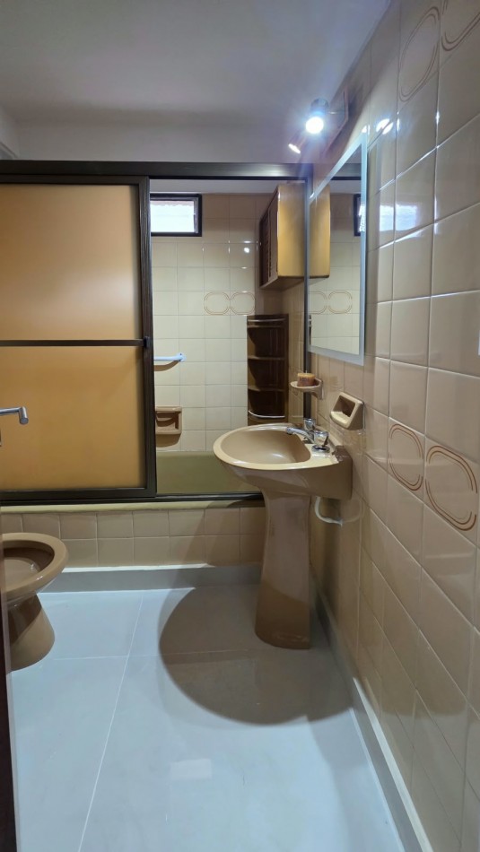 DEPARTAMENTO DE 3 AMBIENTES CON BALCON Y COCHERA FIJA