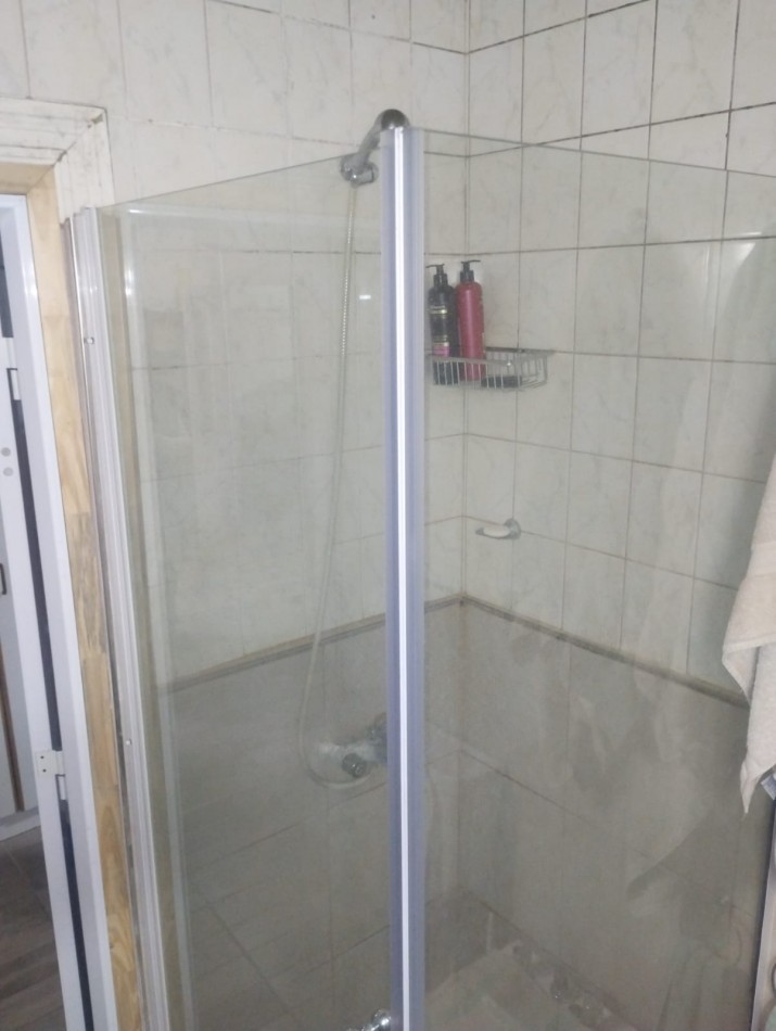 CASONA 3 AMBIENTES CON DEPENDENCIA. LA PERLA