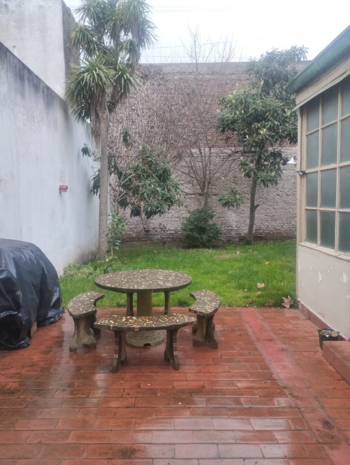 CASONA 3 AMBIENTES CON DEPENDENCIA. LA PERLA