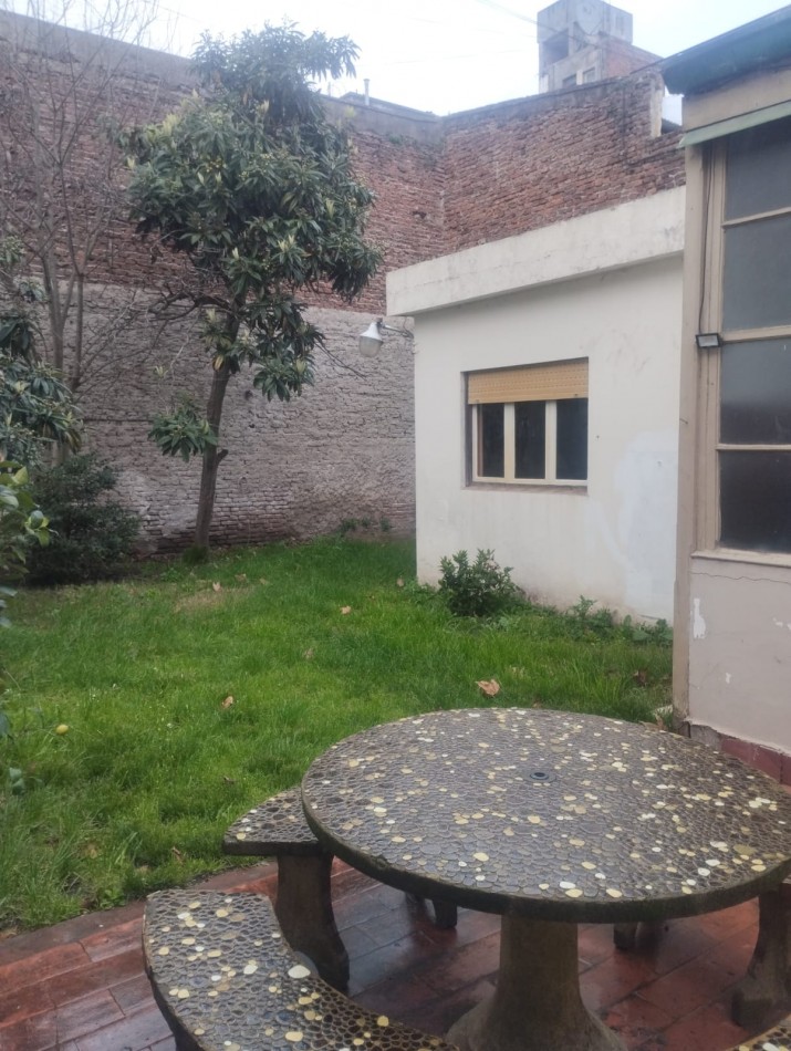 CASONA 3 AMBIENTES CON DEPENDENCIA. LA PERLA