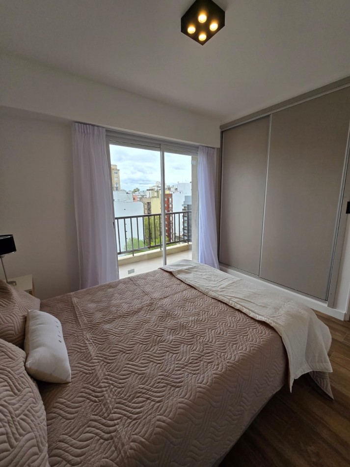 DEPARTAMENTO DE 2 AMBIENTES CON BALCON DOBLE. EXCELENTE EDIFICIO. 