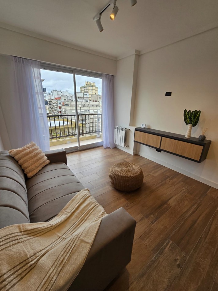 DEPARTAMENTO DE 2 AMBIENTES CON BALCON DOBLE. EXCELENTE EDIFICIO. 