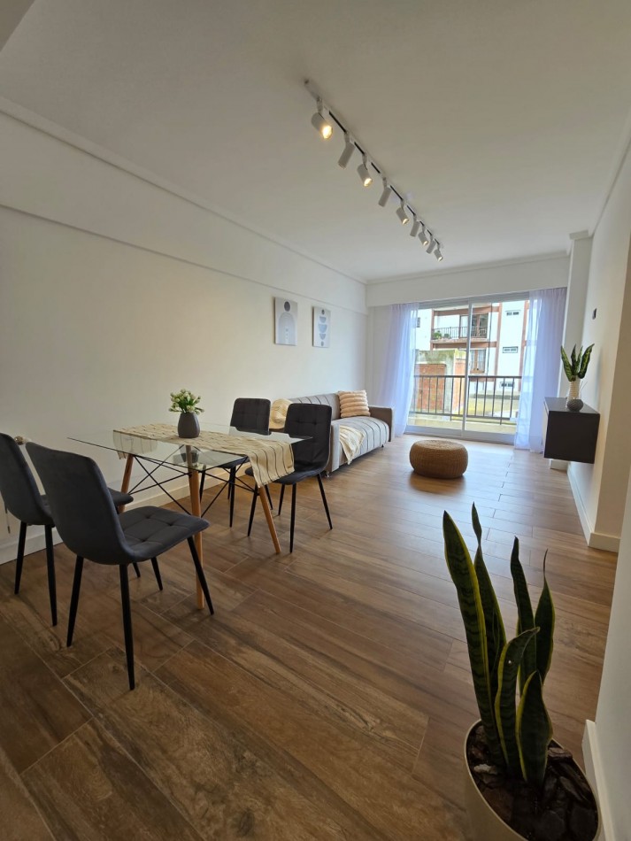 DEPARTAMENTO DE 2 AMBIENTES CON BALCON DOBLE. EXCELENTE EDIFICIO. 