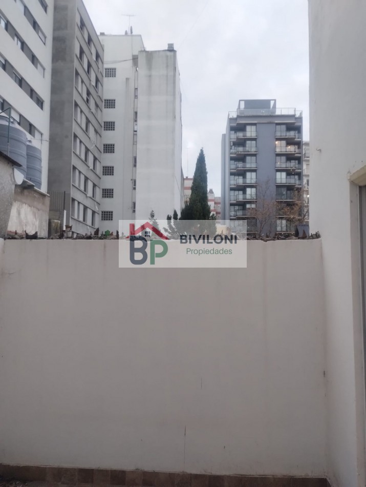 DEPARTAMENTO DE 2 AMBIENTES CON DOS PATIOS. ZONA GUEMES. FINANCIA EL 50% .