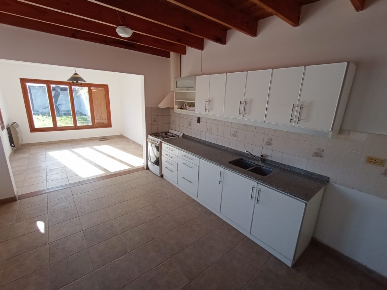 CHALET EN PH 4 AMBIENTES RECICLADO. CON RENTA. BARRIO CONSTITUCION. APTO CREDITO