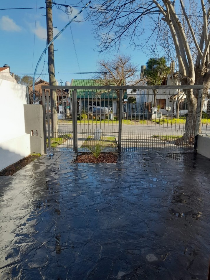 CHALET EN PH 4 AMBIENTES RECICLADO. CON RENTA. BARRIO CONSTITUCION. APTO CREDITO