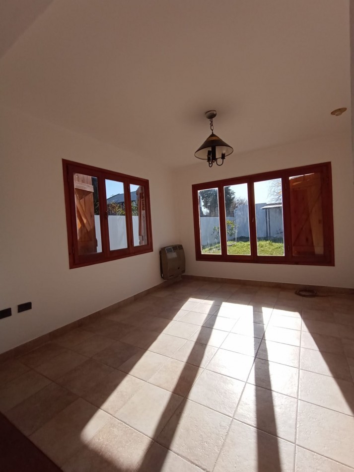 CHALET EN PH 4 AMBIENTES RECICLADO. CON RENTA. BARRIO CONSTITUCION. APTO CREDITO