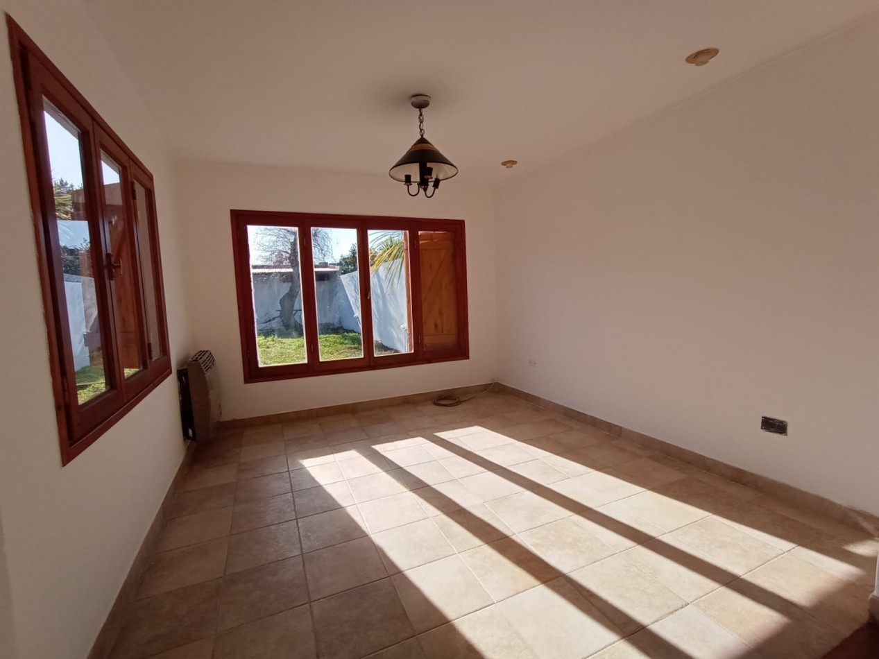 CHALET EN PH 4 AMBIENTES RECICLADO. CON RENTA. BARRIO CONSTITUCION. APTO CREDITO