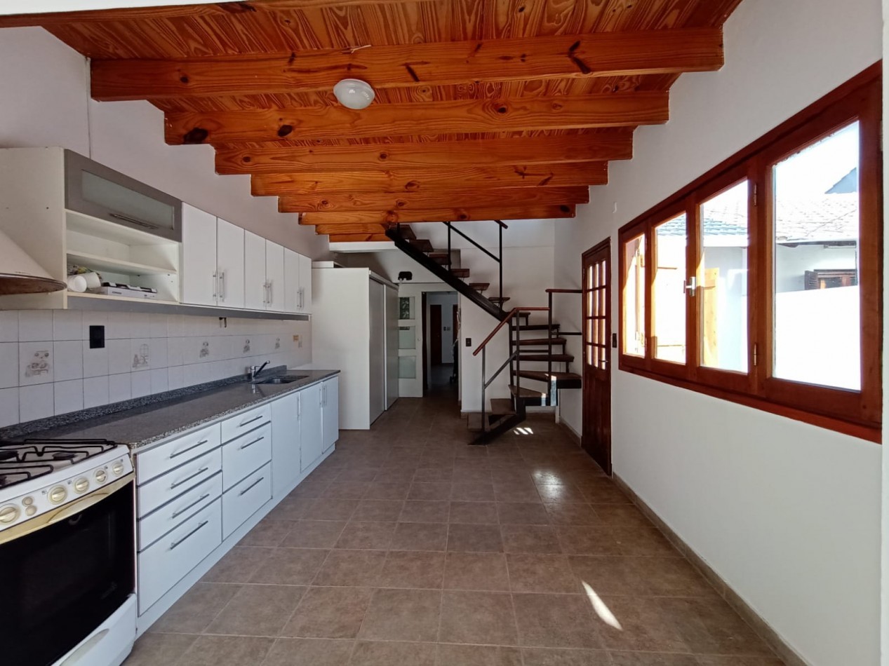 CHALET EN PH 4 AMBIENTES RECICLADO. CON RENTA. BARRIO CONSTITUCION. APTO CREDITO