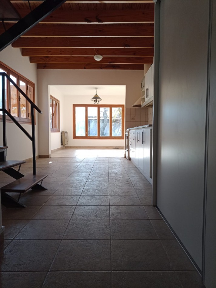 CHALET EN PH 4 AMBIENTES RECICLADO. CON RENTA. BARRIO CONSTITUCION. APTO CREDITO