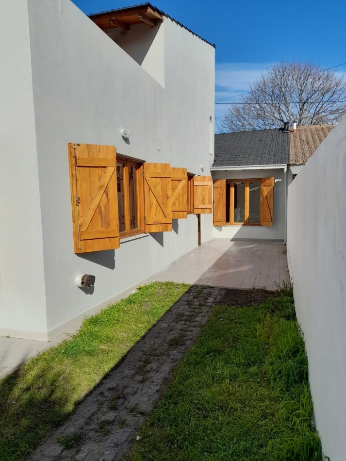 CHALET EN PH 4 AMBIENTES RECICLADO. CON RENTA. BARRIO CONSTITUCION. APTO CREDITO