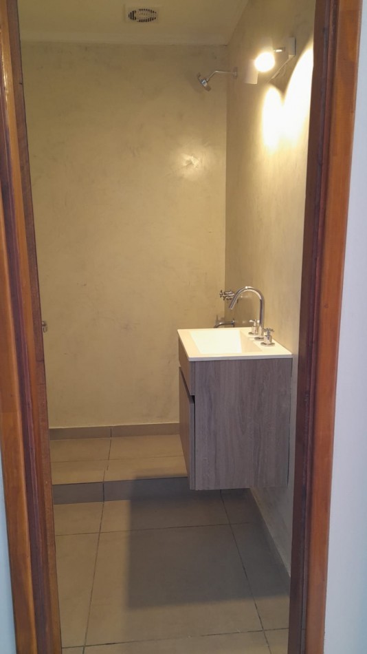 CHALET EN PH 4 AMBIENTES RECICLADO. CON RENTA. BARRIO CONSTITUCION. APTO CREDITO