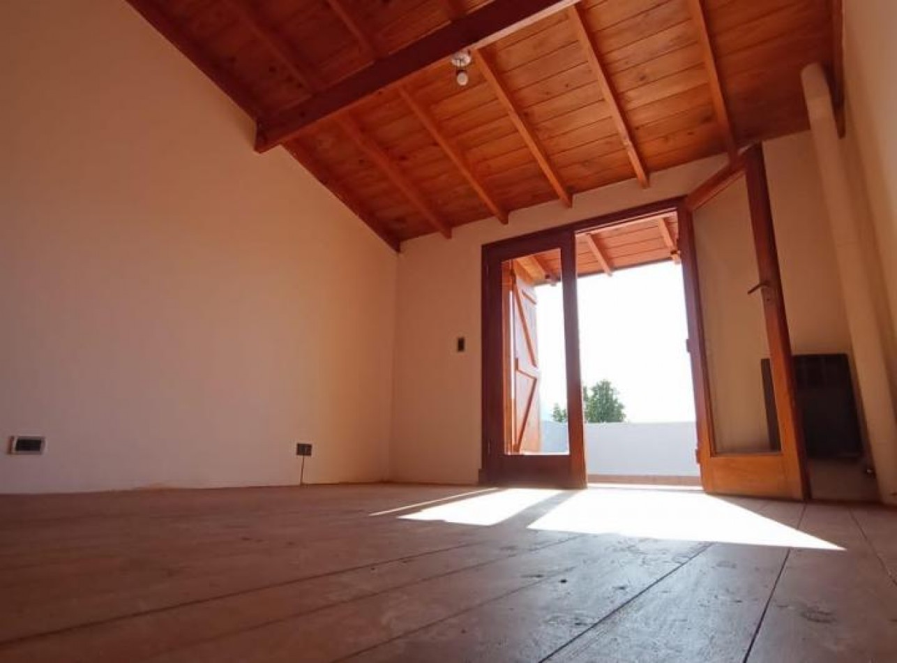 CHALET EN PH 4 AMBIENTES RECICLADO. CON RENTA. BARRIO CONSTITUCION. APTO CREDITO