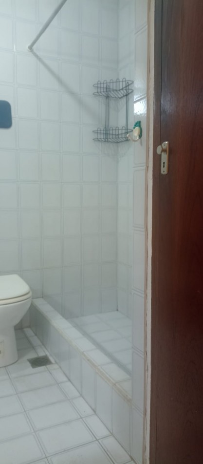 CHALET DE 3 AMBIENTES EN DUPLEX. GARAJE CUBIERTO. CON ESPACIO PARA PISCINA. APTA CREDITO. 