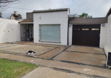 CASA DE 4 AMBIENTES PARCIALMENTE RECICLADA. ZONA EL GAUCHO