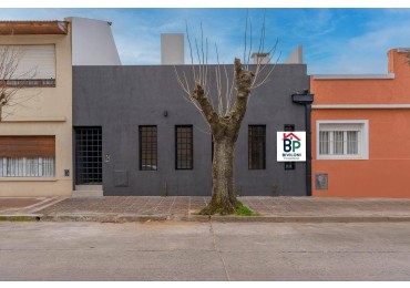 IMPECABLE PH DE 3 AMBIENTES CON TERRAZA EN EL BARRIO SAN JOSE.