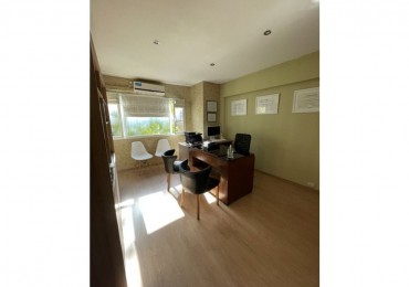 IMPECABLE PH DE 6 AMBIENTES EN DUPLEX. EXCELENTE UBICACION. IDEAL USO PROFESIONAL. CENTRICO. 