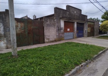 LOTE EN ESQUINA. 306 METROS. CON GALPON A RECICLAR DE 160 METROS. VILLA PRIMERA. R4.