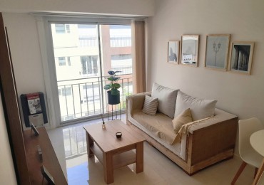 DEPARTAMENTO DE 3 AMBIENTES A LA CALLE CON BALCON FRANCES. A METROS DE PLAZA COLON.