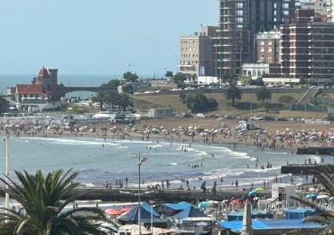 DEPARTAMENTO DE 3 AMBIENTES A LA CALLE. BALCON FRANCES Y VISTA PARCIAL AL MAR.