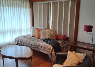 DEPARTAMENTO DE 3 AMBIENTES CON BALCON TERRAZA Y PARRILLA. ZONA GUEMES. SOLO ALQUILER TEMPORARIO