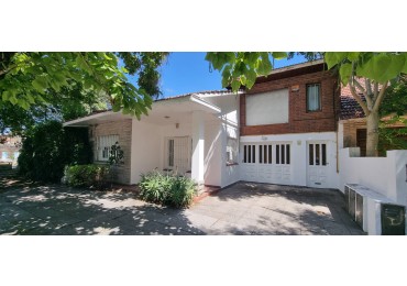 CHALET EN PH DE 4 AMBIENTES. PARQUE LURO. ESCRIBANIA DESIGNADA.