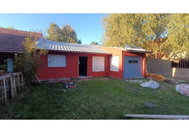 CASA DE 4 AMBIENTES CON GARAJE CUBIERTO. A ESTRENAR. SANTA CLARA