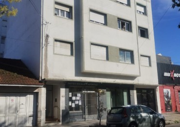 DEPARTAMENTO DE 2 AMBIENTES A RECICLAR. CONTRAFRENTE ABIERTO. SAN JOSE. OPORTUNIDAD