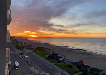 DEPARTAMENTO DE 4 AMBIENTES Y 3 BAÑOS. VISTA PLENA AL MAR. MIRAMAR. PERMUTA POR PROPIEDAD EN MAR DEL PLATA