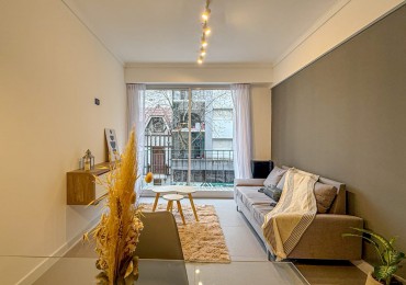 DEPARTAMENTO DE 2 AMBIENTES CON DEPENDENCIA. A LA CALLE CON BALCON.
