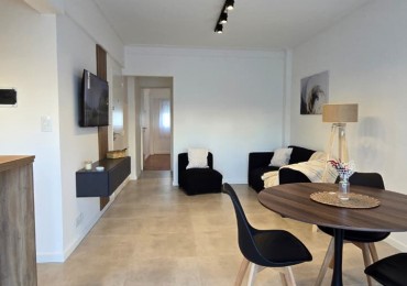 DEPARTAMENTO 2 AMBIENTES RECICLADO CON MUEBLES Y COCHERA CUBIERTA